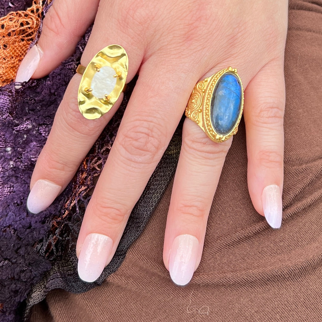 Moonlight Sorceress Labradorite Ring
