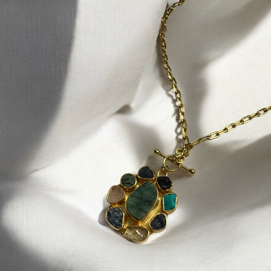 The Circle of Her Soul
Emerald Pendant Neckkace