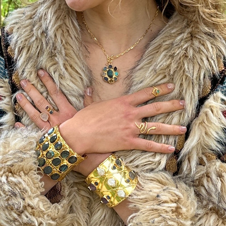 The Circle of Her Soul
Emerald Pendant Neckkace