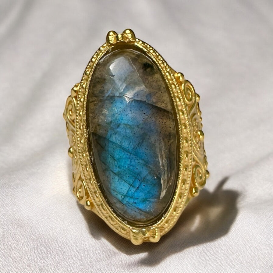 Moonlight Sorceress Labradorite Ring