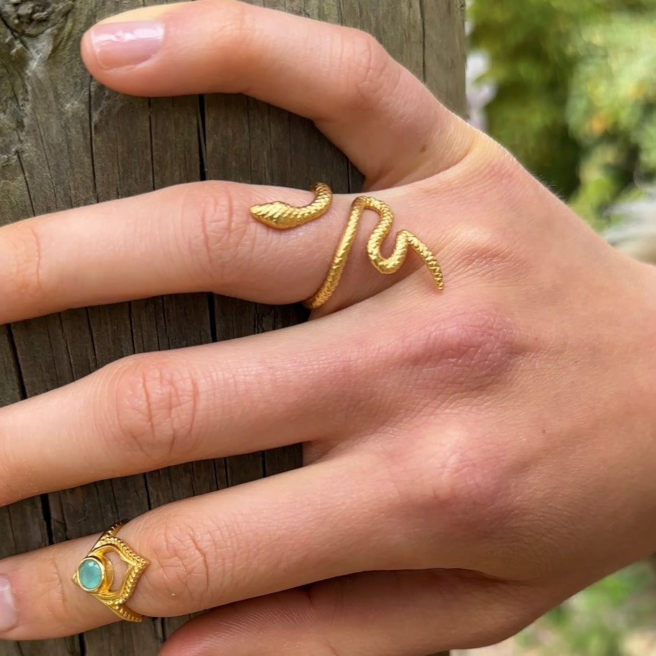 Ouro Goddess Snake Ring