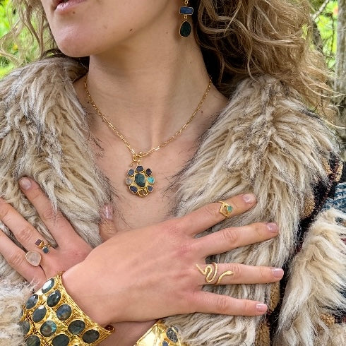 Ouro Goddess Snake Ring