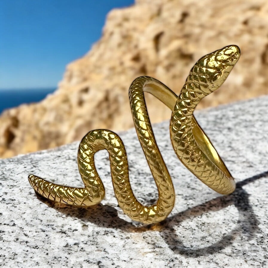 Ouro Goddess Snake Ring