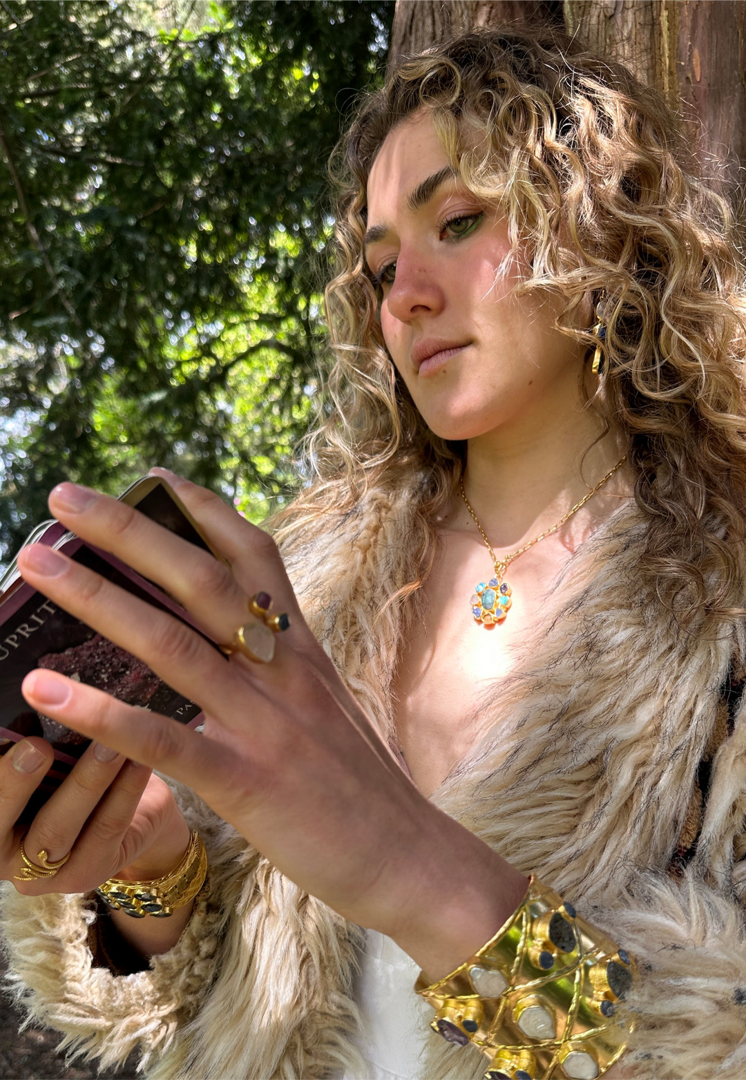 The Circle of Her Soul
Emerald Pendant Neckkace