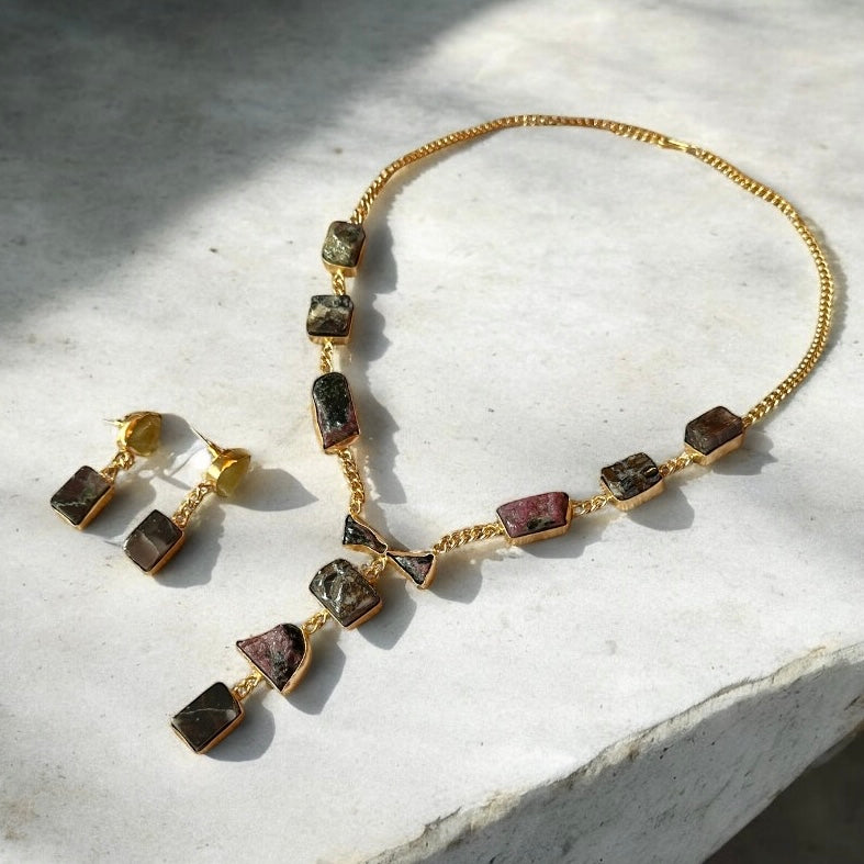 The Elaria Necklace Set