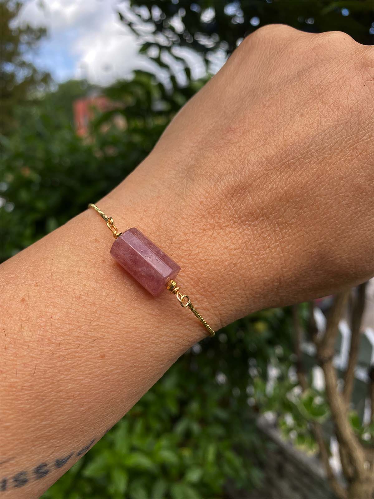 Natural Strawberry Quartz Gem Cylinder stone on a Gold pull-chain Bracelet