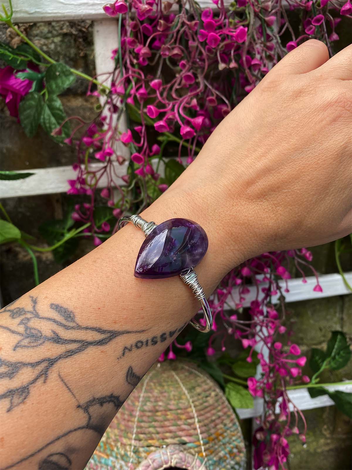 Allunas Teardrop Amethyst Silver Bangle