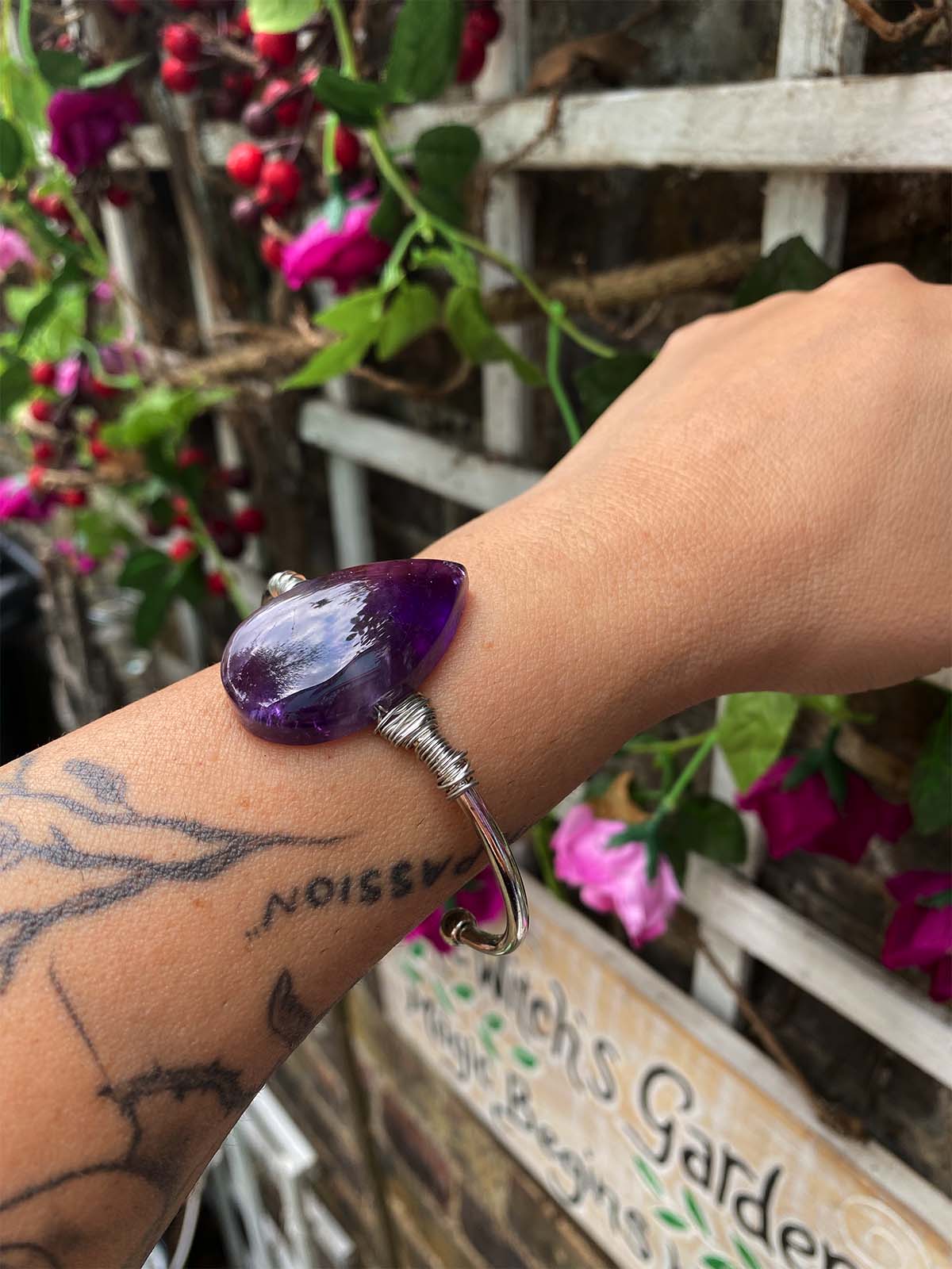 Allunas Teardrop Amethyst Silver Bangle