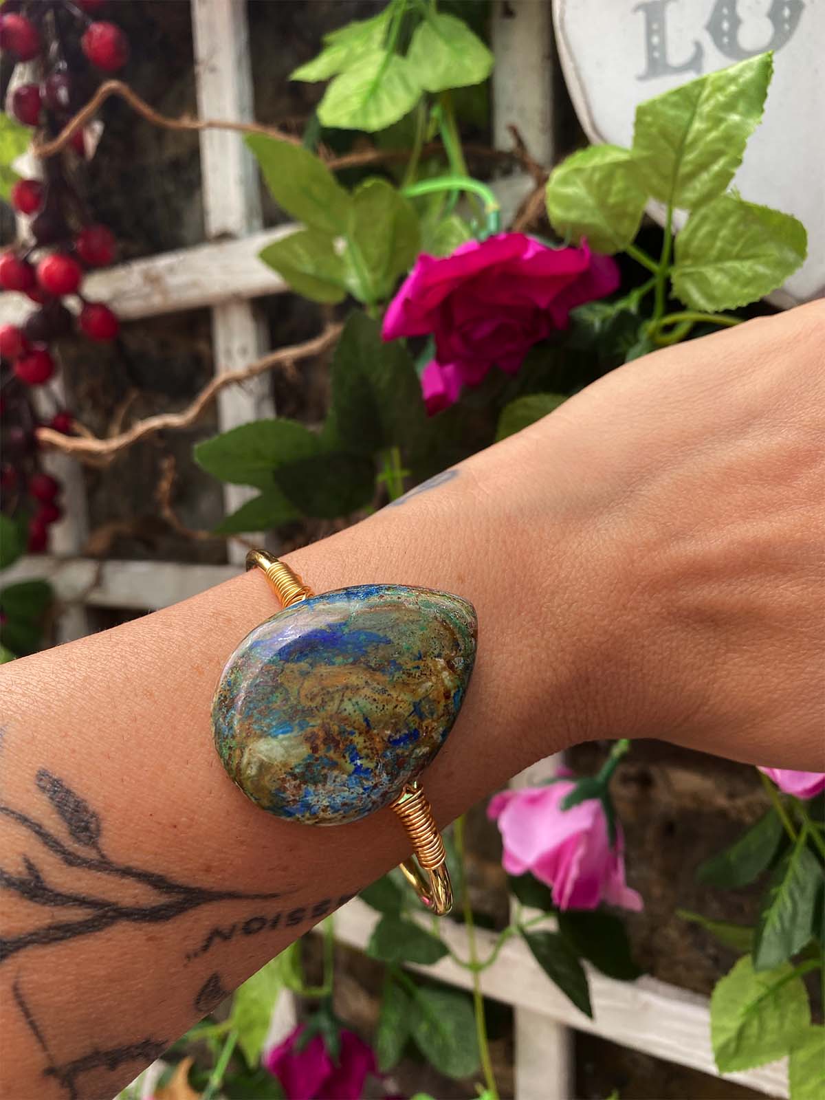 Allunas Ocean Jasper Teardrop Gold Bangle