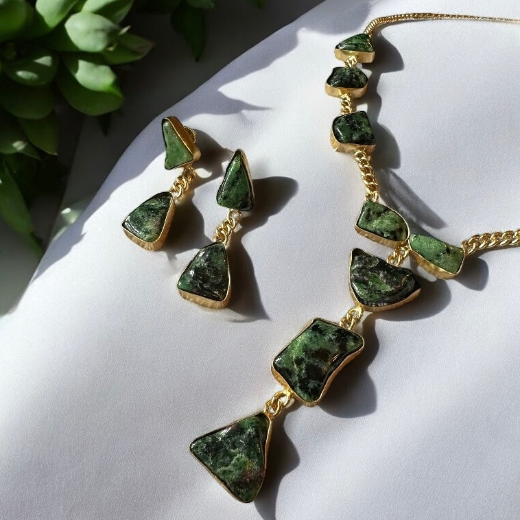 The Elaria Necklace In Emerald
