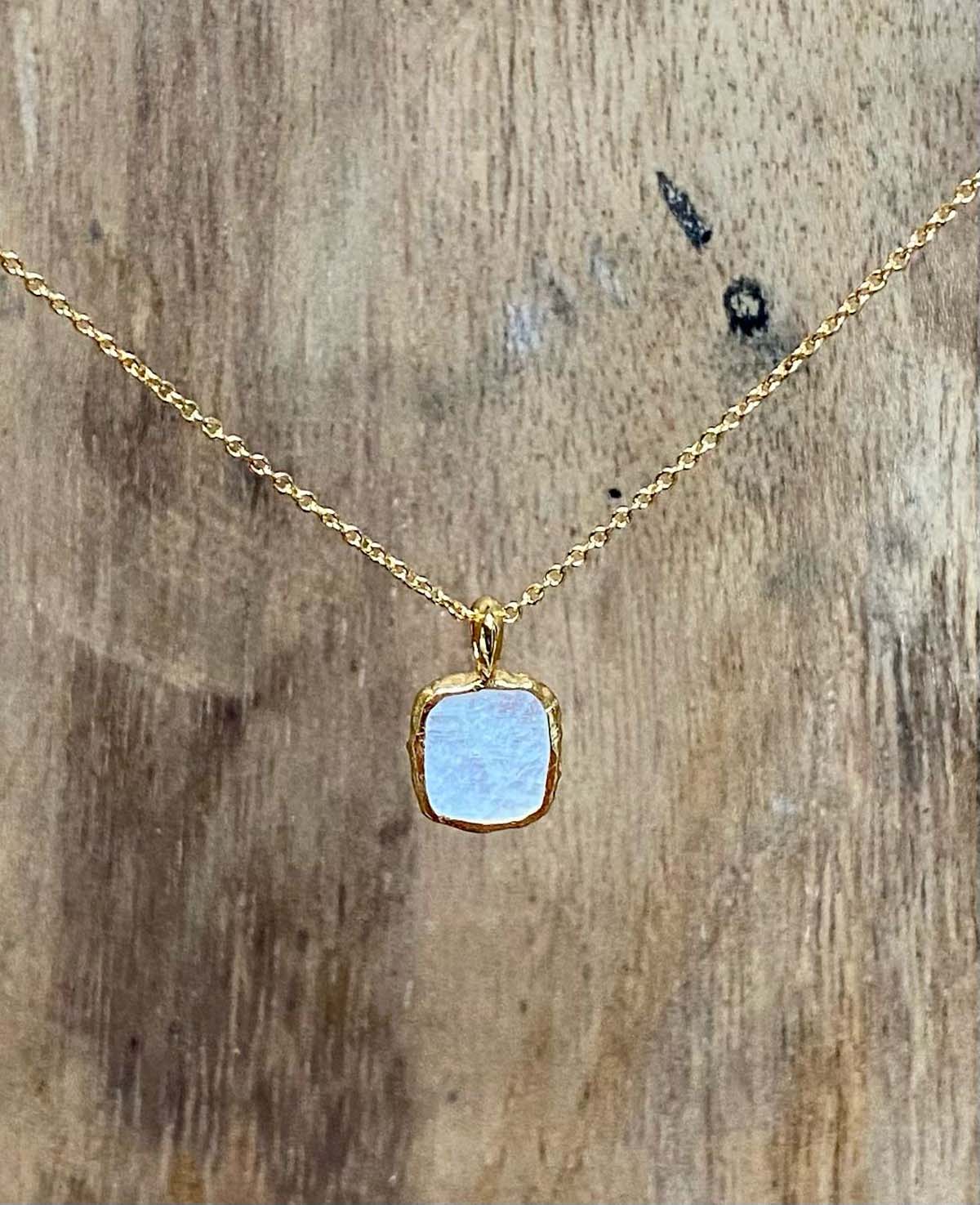 Zarif Collection 18k Gold Natural Moonstone Pendant