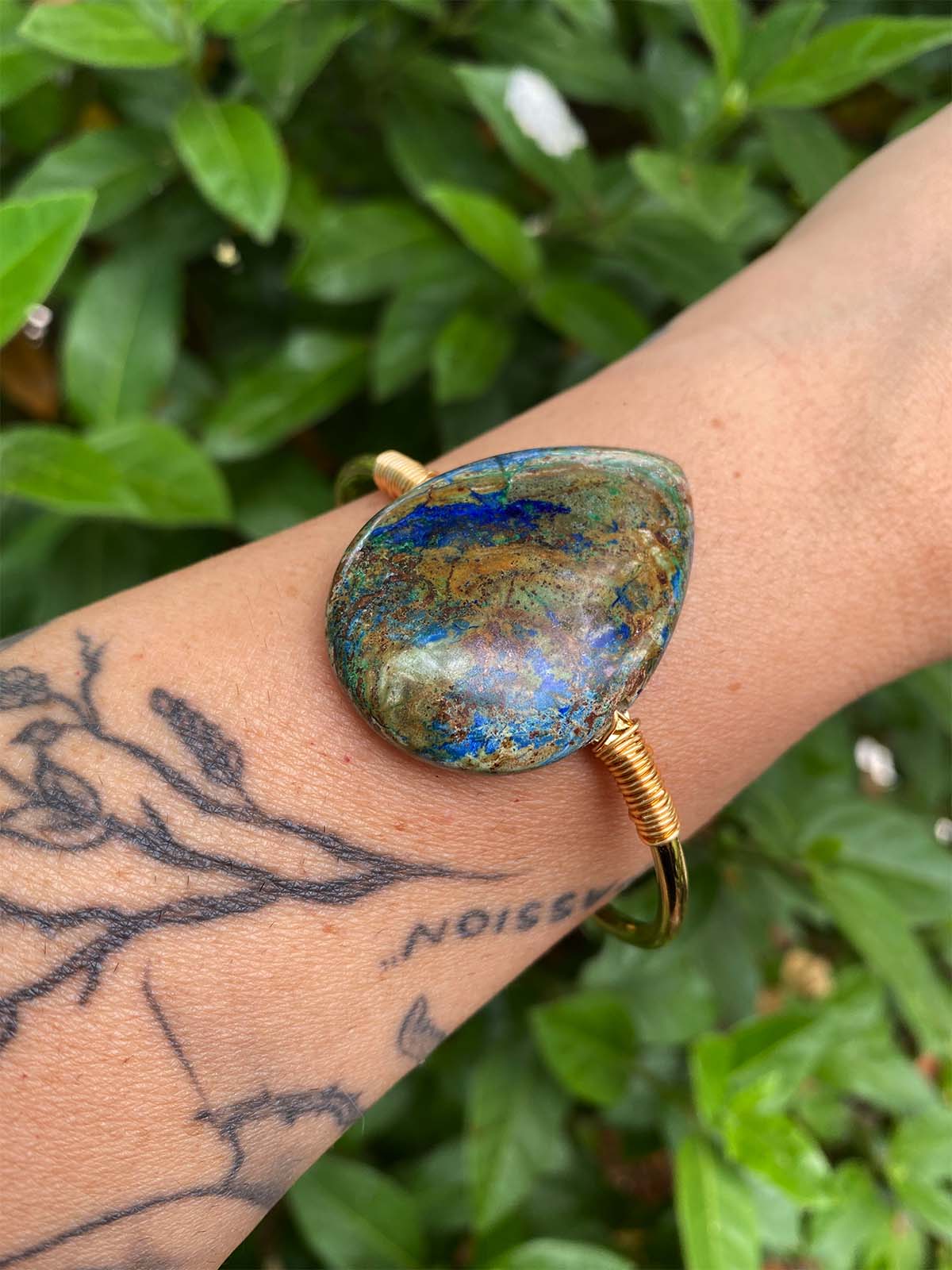 Allunas Ocean Jasper Teardrop Gold Bangle